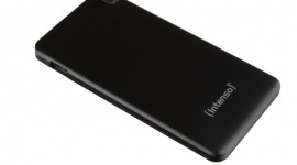 Intenso S5000 - smukły powerbank o dużej pojemności LIFESTYLE, IT i technologie - Podłączenie powerbanku często wiąże się z ograniczonymi możliwościami korzystania z telefonu. Sprzęt jest wtedy często zbyt ciężki lub po prostu nieporęczny. Warto zwrócić uwagę na bardziej praktycznie wyprofilowane akumulatory, takie jak ten od Intenso.
