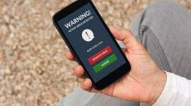 Zainfekowany telefon. Jak chronić smartfona przed wirusami? LIFESTYLE, IT i technologie - Jak podaje Kaspersky Lab w III kwartale 2015 r. na urządzeniach mobilnych zainstalowano 1,5-krotnie więcej szkodliwych pakietów niż w poprzednim kwartale. Co zrobić, aby nie paść ofiarą cyberprzestępców?