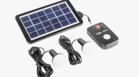 PowerWalker: bez prądu da się żyć? LIFESTYLE, IT i technologie - Wędrujesz po leśnym szlaku w słoneczny dzień. Czy życie może być w takiej sytuacji piękniejsze? Oczywiście, że tak: przecież w tym samym czasie możesz dodatkowo skorzystać z pięknej pogody, ładując przy jej pomocy swoje urządzenia elektroniczne dzięki BlueWalker Solar Power Bank.