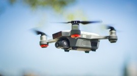 Poznaj DJI Spark – najmniejszy i najinteligentniejszy dron w dystrybucji firmy H LIFESTYLE, IT i technologie - Podczas Targów Electronics Show firma Hama pochwaliła się nowym produktem dystrybucyjnym – dronem DJI Spark.