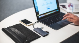 Green Cell AK50 - uniwersalny hub USB-C 7 w 1 LIFESTYLE, IT i technologie - W dzisiejszych czasach odpowiedni hub USB staje się niezbędnym akcesorium dla tych, którzy na co dzień muszą korzystać z wielu urządzeń jednocześnie, mając ograniczoną liczbę portów. Dotyczy to zwłaszcza urządzeń z najnowszym typem złącza USB - USB-C.