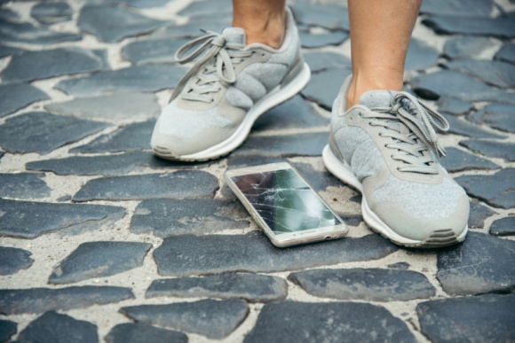Których usterek w smartfonach nie obejmuje gwarancja producenta?