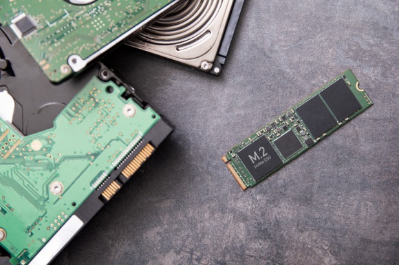 Jak przyspieszyć komputer z SSD NVMe U.2?