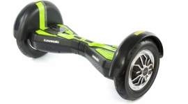 Premiera hoverboardów Kawasaki na sezon 2019 – KX-¬PRO6.5D i KX-PRO10.0D LIFESTYLE, IT i technologie - Nowe modele elektrycznych deskorolek Kawasaki mają jeszcze bardziej dopracowany design i są lżejsze od swoich poprzedników. Oba hoverboardy zostały wyposażone w przednie światła doświetlające drogę, co pozwala na korzystanie z nich nawet w nocy.