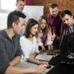 Nie daj się wymienić na robota! – nowa kampania szkoły programowania Codecool