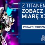 Pokazy mody w Avenidzie z robotem Titanem
