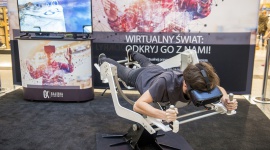 Pełnowymiarowa murawa w centrum Krakowa LIFESTYLE, IT i technologie - Kto nie marzył o zwiedzeniu Dzikiego Zachodu lub o udziale w prawdziwym wyścigu samochodowym? W dniach 21-31 października w Galerii Krakowskiej będzie można poczuć prawdziwą moc adrenaliny.