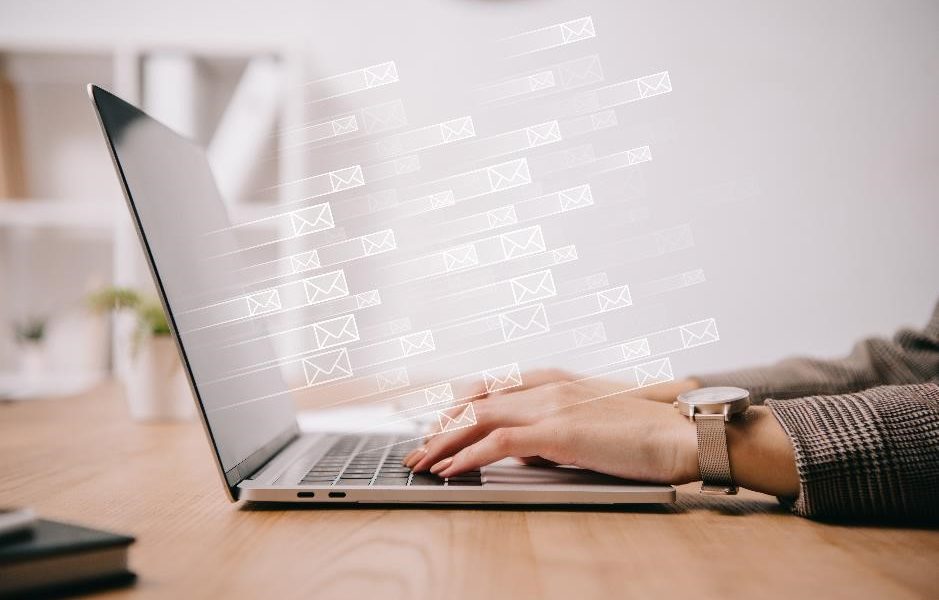 PR-50-lat-historii-e-maila_min 50 lat historii e-maila – od wiadomości „QWERTYUIOP” do głównego narzędzia cyberprzestępców