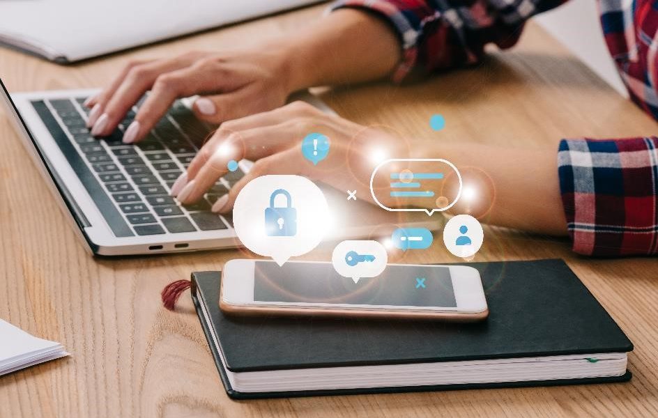 Phishing, smishing, vishing – cyberzagrożenia w sezonie wyprzedażowym_min Phishing, smishing, vishing – cyberzagrożenia w sezonie wyprzedażowym