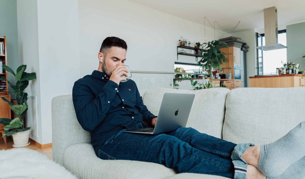 malte-helmhold-Lo2ejRzJDic-unsplash 56% specjalistów(-ek) IT z Europy Środkowo-Wschodniej zacznie szukać nowej pracy, jeśli straci możliwość pracy zdalnej. Dane No Fluff Jobs